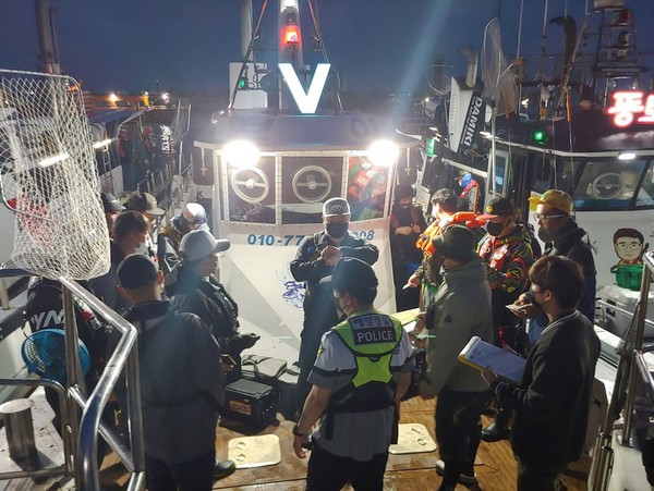 충남도는 가을철 성육기를 맞아 10월 한 달 동안 불법 어업 행위에 대한 합동 지도·단속을 실시한다.