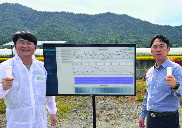 메탄캡슐 적용한 해남 저탄소 이현농장, 사진 왼쪽부터 박찬목 메텍 대표, 이항림 해남 이현농장 농장주.