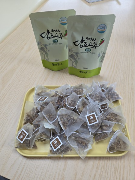 첨가물 없이 오직 당조고추로만 직접 생산하고 있는 ‘액상즙’과 ‘씨앗차’는 소비자들에게 좋은 반응을 얻으며 이제는 해외 시장까지 공략하고 있다.