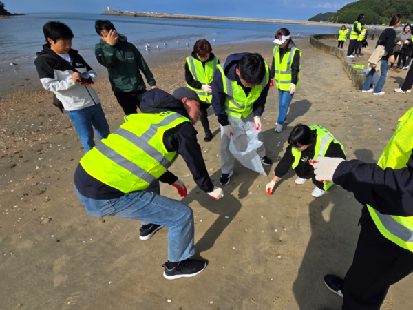 현장 정화 활동 모습.