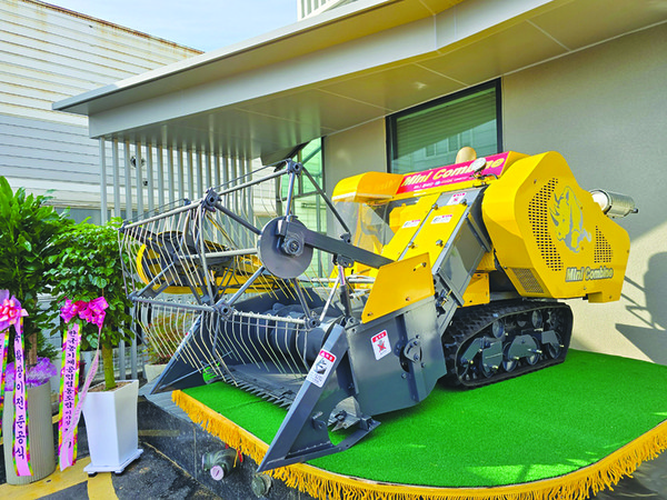 신기술 집약체 ‘미니 콩콤바인’