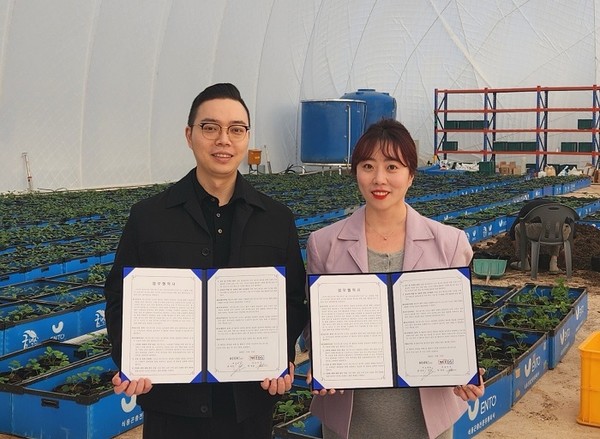 (왼쪽부터) 니즈 박상호 대표, 애그유니 권미진 대표