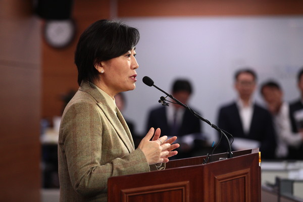 송미령 농식품부 장관이 25일 기자간담회를 갖고 야당 주도로 국회 농해수위를 통과한 양곡관리법개정안 등에 대해 그 부당성을 설명하고 있다. 
