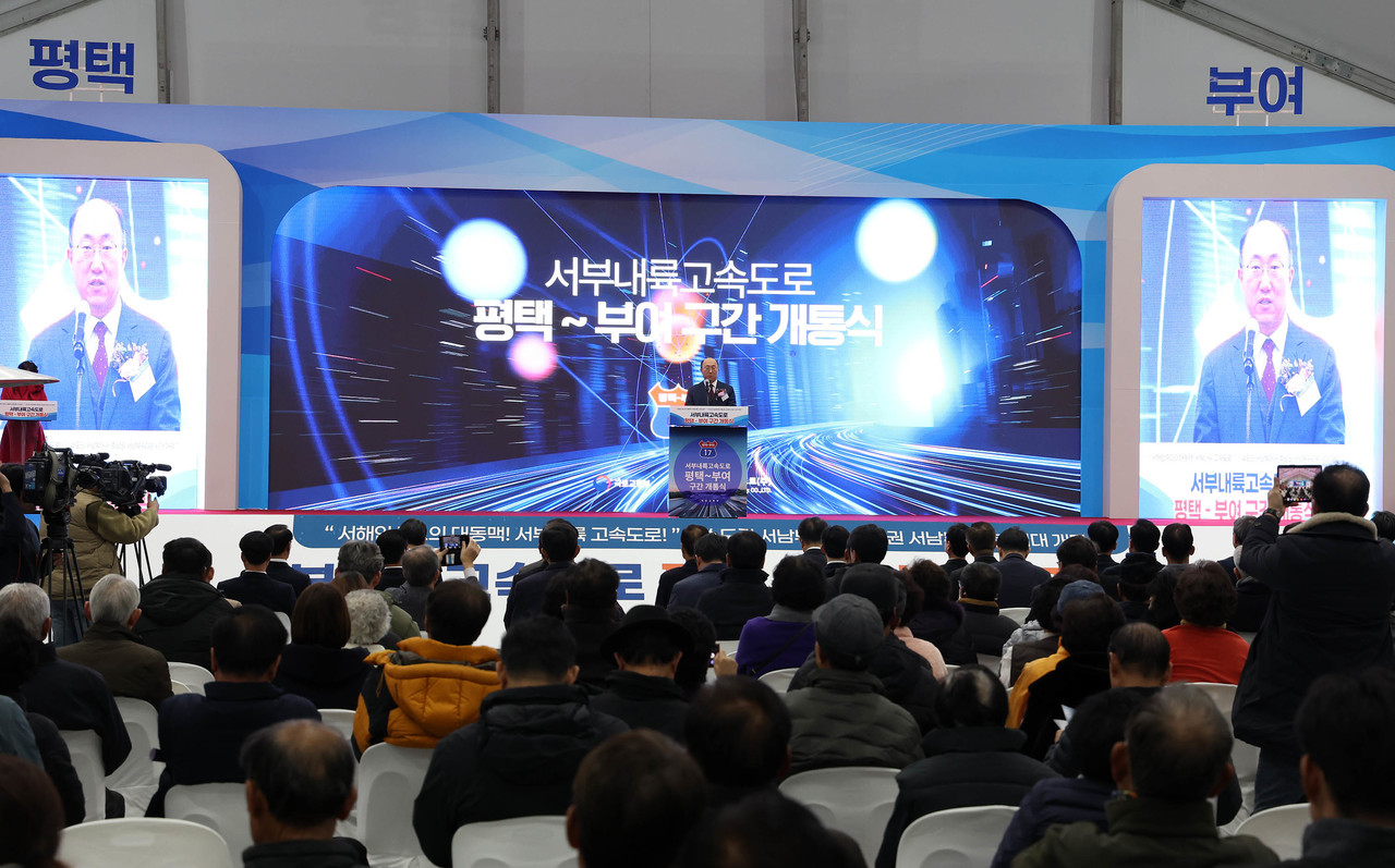 축사를 하고 있는 김기영 충남도 부지사