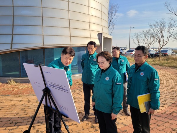 김정희 농림축산검역본부장 현장 방문 모습.