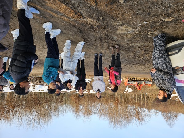 강동윤 농식품부 축산정책과장이 지난 10일 경기 이천에 위치한 신필목장을 현장 점검하는 모습.