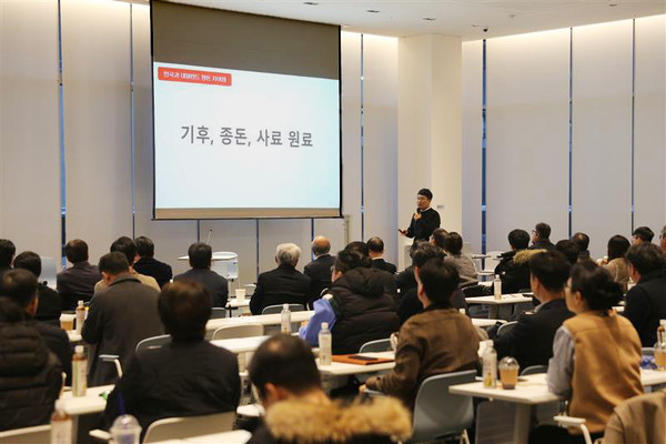 안교현 도드람양돈농협 동물병원 수의사 발표 모습.