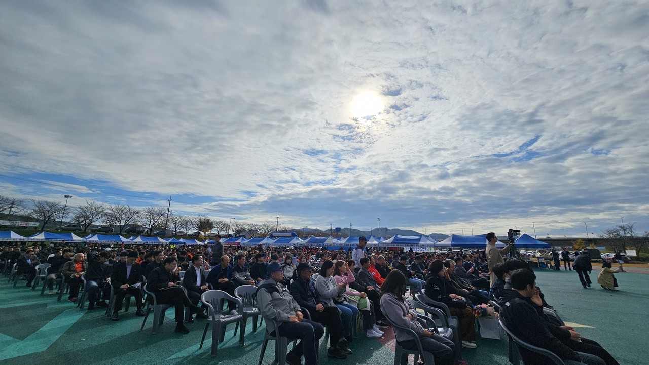  ‘2024 충남 임업인 화합행사’에 참석한 임업인들이 산림조합중앙회 대전세종충남지역본부 충남 이전에 대한 공감대를 형성했다.