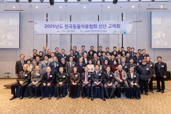 단체 기념 촬영 모습.