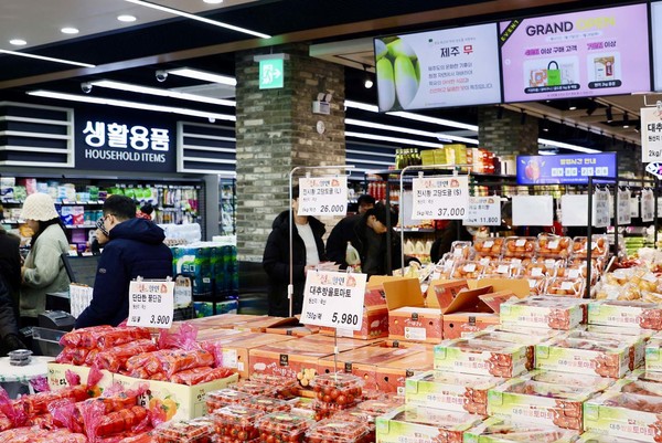 새롭게 단장한 하나로마트 남구로점 매장 모습.