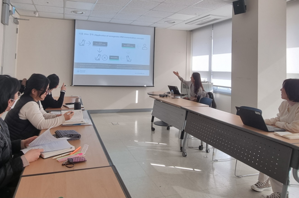 신약제품 허가 등 컨설팅 모습.