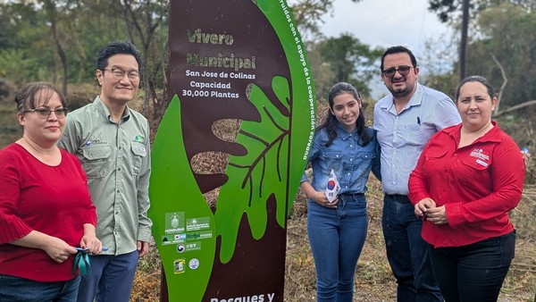온두라스 양묘장 준공식 기념사진