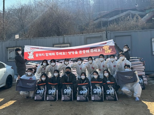 단체 기념 촬영 모습.