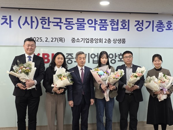 협회장 표창 수상자 단체 기념 촬영 모습.