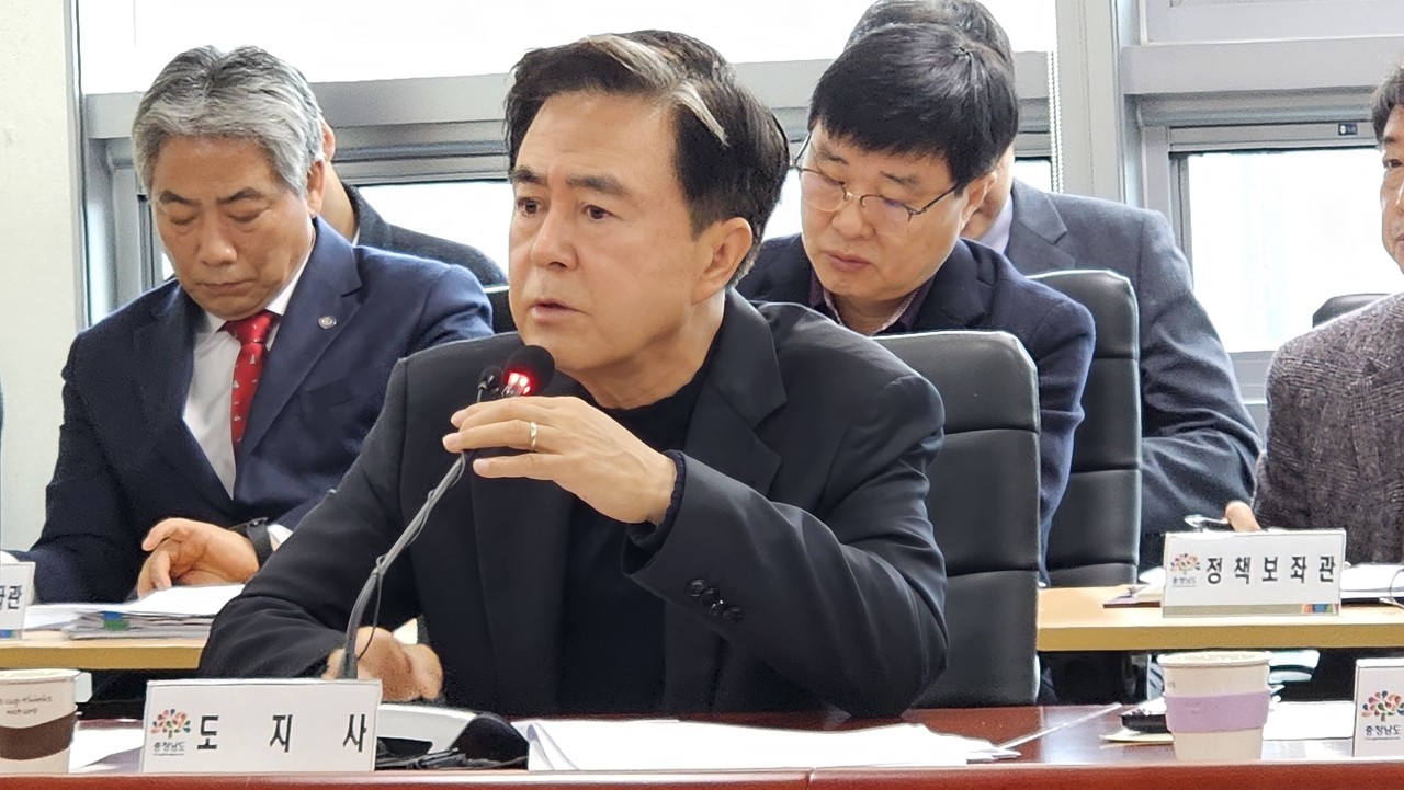 실국원장회의를 주재하고 있는 김태흠 충남도지사