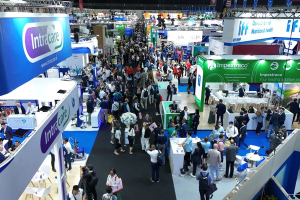 VIV ASIA 2025 전시회장 내부 모습.