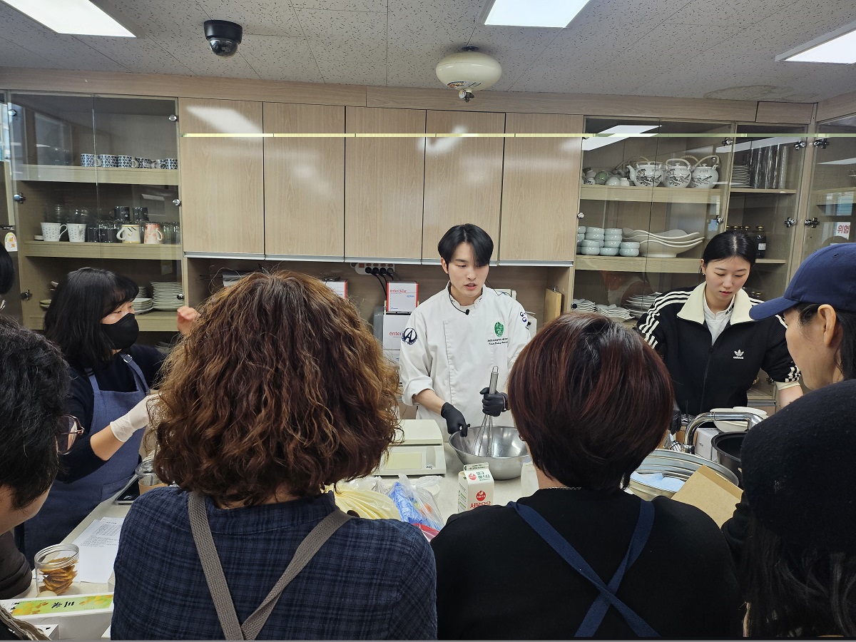 아산시농업기술센터가 지난해 열린 ‘제1회 아산맑은 쌀 베이킹 경진대회’ 대상 수상작을 활용해, 지역민 대상 쌀디저트 실습 교육을 진행했다.