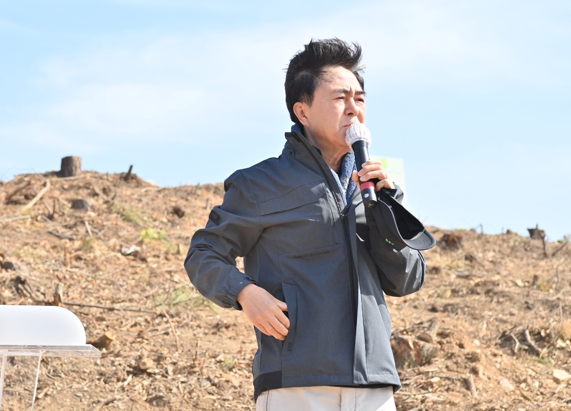 김태흠 충남도지사가 28일 제80회 식목일을 맞아 열린 나무심기 행사에서 산림재난 예방에 도민들이 함께 나설 것을 당부했다.