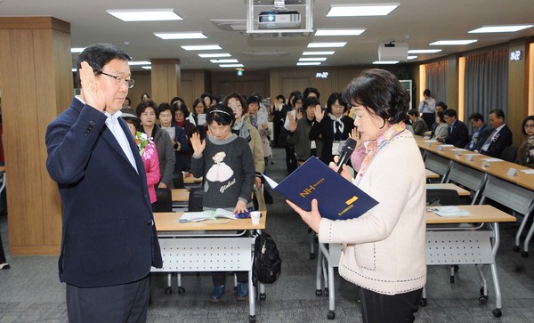 영등포농협은 지난 1일 제13기 여성대학원 개강식을 가졌다. 13기 여성대학원은 80명을 대상으로 두 달간 진행된다.