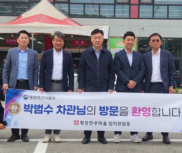 기념 촬영 모습.