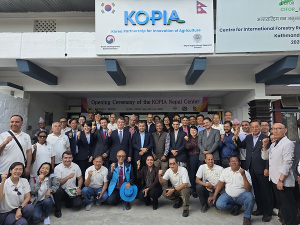 참석자 기념사진 