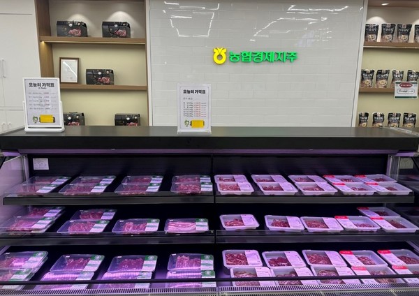 안성팜랜드는 방문객들에게 합리적인 가격에 축산물을 판매하기 위해 직영 판매장을 운영중이다.