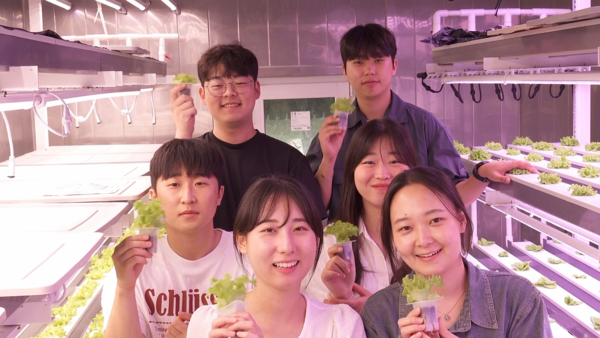 지난해 스마트팜 기업 퍼밋에서 진행된 인턴십 과정에 참여한 대학생들.