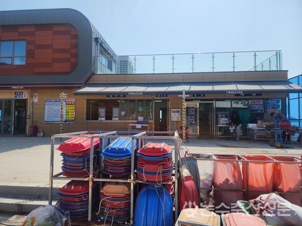 지난 3월 운영을 시작한 마시안갯벌체험센터. 마시안갯벌체험센터는 어촌뉴딜300사업을 통해 방문객의 만족도가 높아지는 동시에 마을을 찾는 방문객이 늘고 있다.