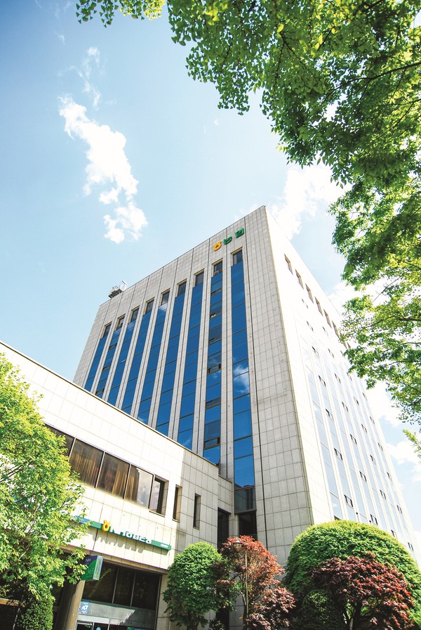 목우촌은 국내 축산농가의 판로제공과 더불어 수출에도 앞장서고 있다. 사진은 서울 강동구에 위치한 농협목우촌 본사 전경.