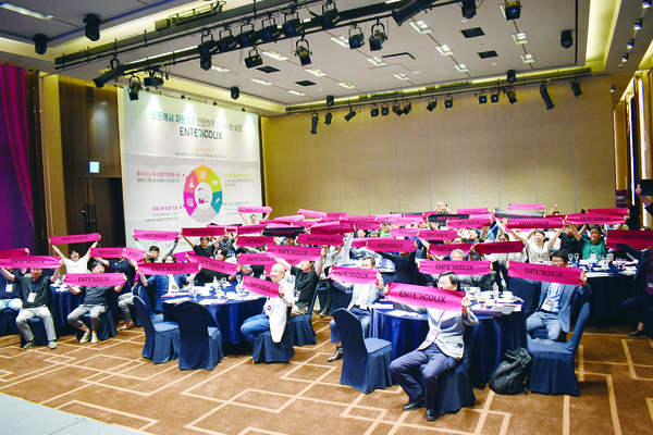 한국베링거인겔하임동물약품은 지난 12일 '엔테리콜릭스 론칭 세미나'를 개최하고 국내 양돈 농가의 생산성 향상 등을 위한 신제품 출시를 알렸다.