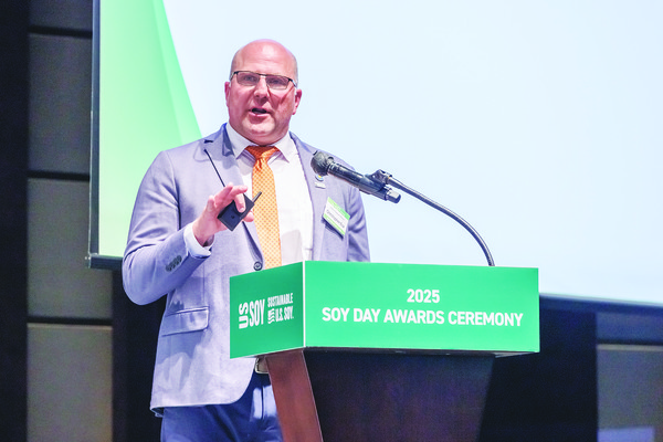 크리스토퍼 에크 인디애나 대두협회 이사가 발표하고 있다. 