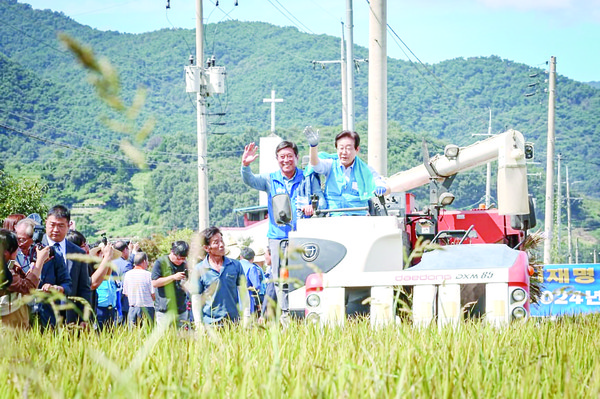 이재명 대통령의 농정공약은 농업·농촌을 둘러싼 어려움과 여러 문제를 타개해 지속가능한 발전을 도모함으로써 대한민국의 식량주권과 국민의 먹거리 기본권을 강화하는 데 힘을 보탤 것으로 기대되고 있다.