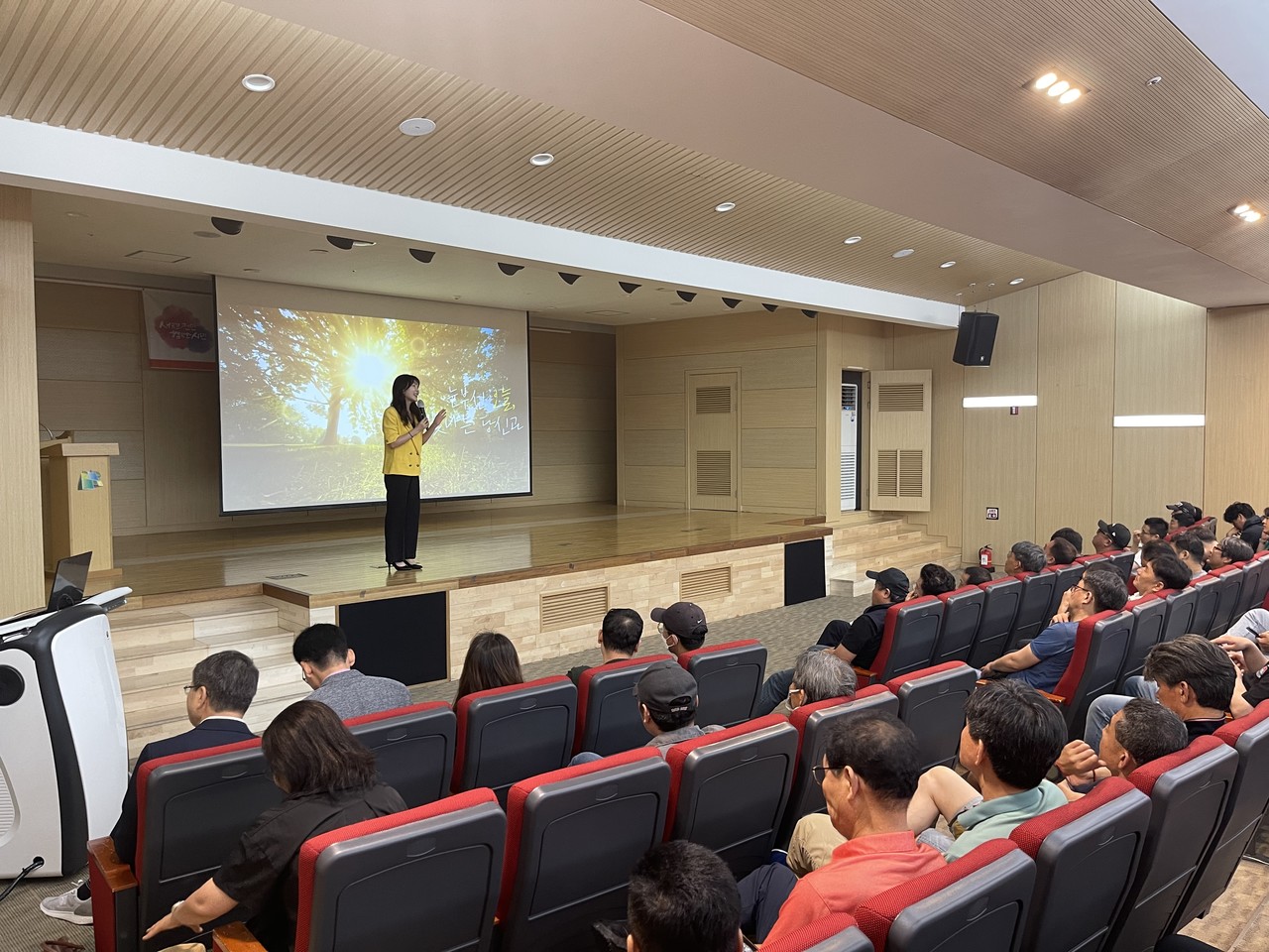 천안시가 시내버스 운수종사자를 대상으로 친절교육을 진행하고 있다.