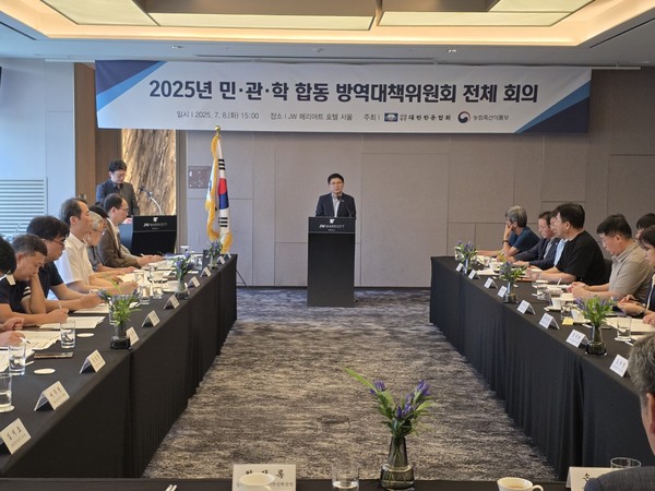 최정록 농림축산식품부 방역정책국장이 회의에 앞서 인사말을 하고 있다.