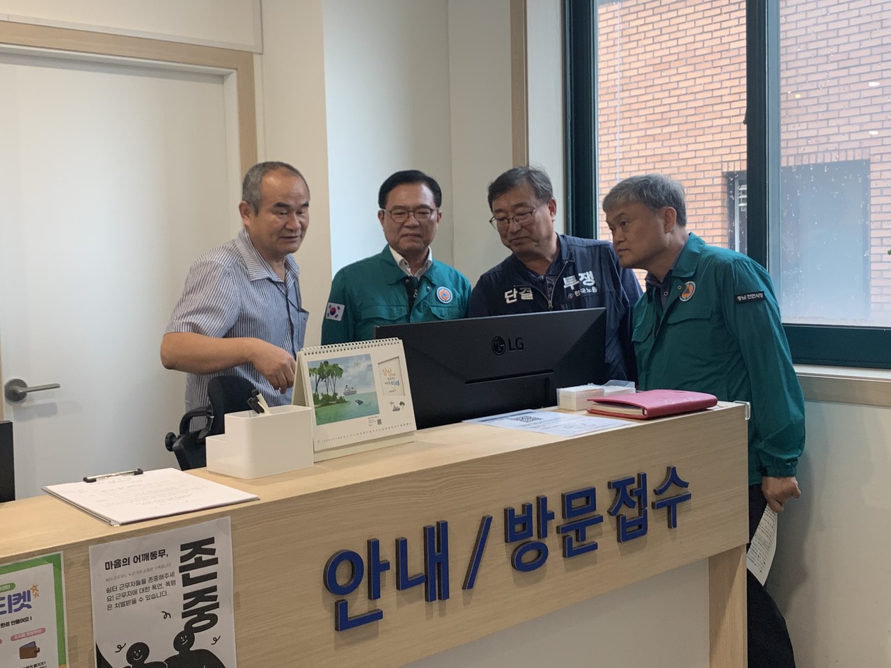 지난 14일 충남도는 행정안전부, 천안시와 함께 천안 동남구 일대 이동노동자 종합지원센터를 찾아 폭염 대응 쉼터 운영 실태를 집중 점검했다.