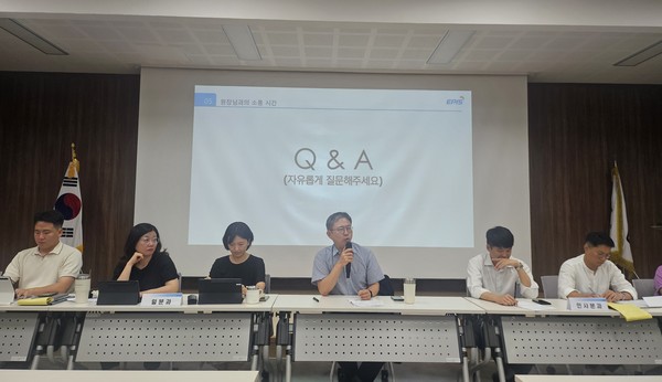 윤동진 농정원장이 혁신 TF 과제 관련 질의응답을 진행하는 모습.