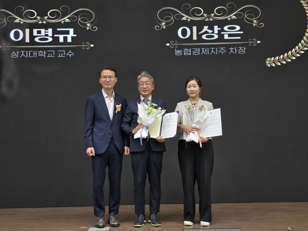 환경부 장관 표창 수상자들과 조희송 환경부 물환경정책관(왼쪽 첫번쨰).