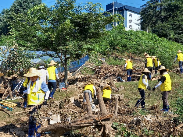 농어업위 일손돕기 모습.