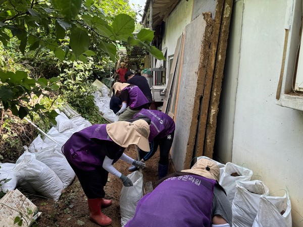 세종시 수해피해 복구 활동 모습. [축산환경관리원 제공]