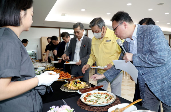 11일 태안군농업기술센터에서 진행된 음식 품평회 모습