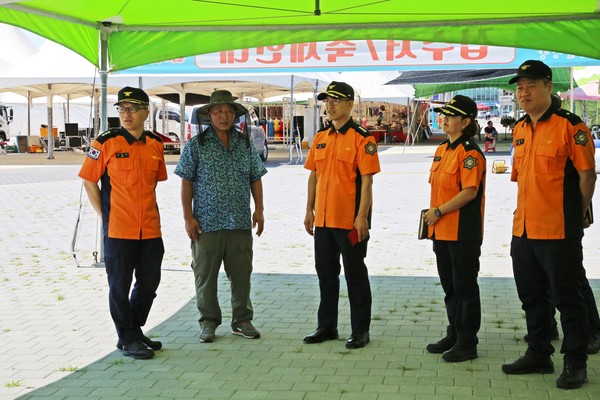 현장 점검에 나선 홍성 소방서 임직원 들