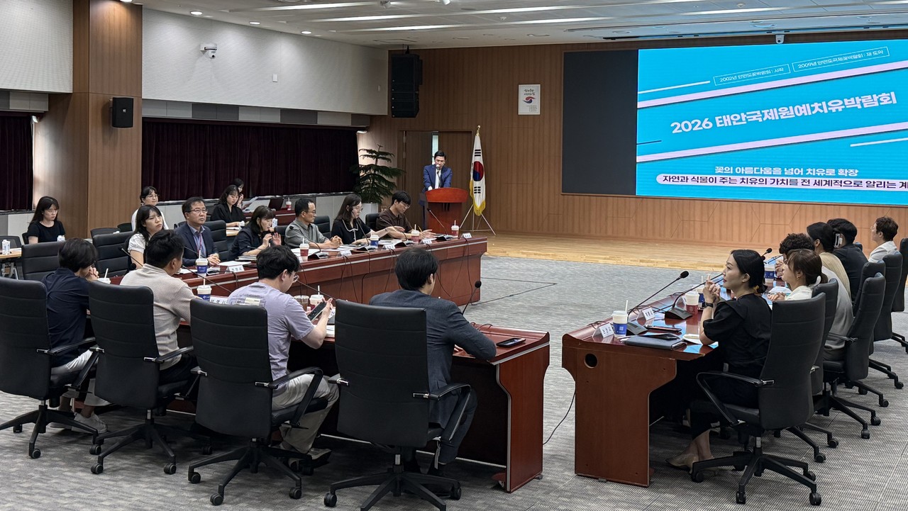 2026 태안국제원예치유박람회 조직위원회는 26일 도청 대회의실에서 시군 담당자 등 30여 명이 참석한 가운데 ‘시군관 조성 회의’를 열고 추진 상황과 운영안을 공유했다.