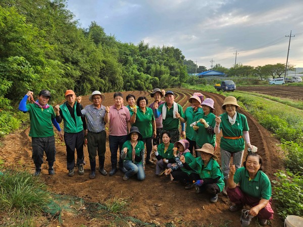 ‘사랑의 김장 나눔 배추심기’ 행사 기념 사진