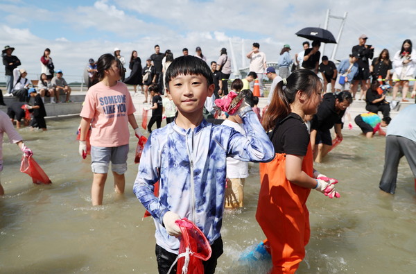 지난해 개최된 제23회 안면도 백사장 대하축제 모습