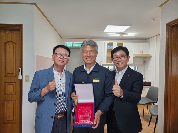 총화상 시상금 전달식 기념사진