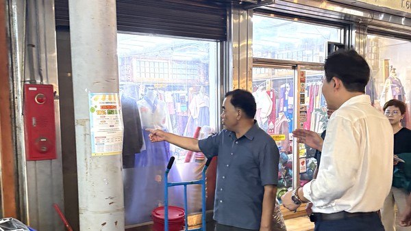 지난 16일 서산동부전통시장에서 진행된 합동 안전 점검 모습.