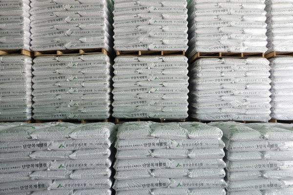 창고에 보관된 목재펠릿단양공장에서 생산한 단양목재펠릿.