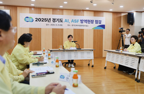 송미령 농림축산식품부 장관은 지난 21일 주말 가축방역 현장을 찾았다.