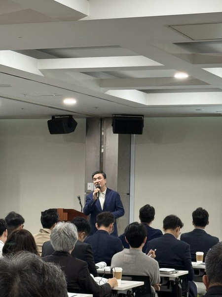 조규용 태우그린푸드 상무가 '국내외 육류 유통시장 트렌드와 리스크 분석' 세미나에서 발표를 하고 있다.