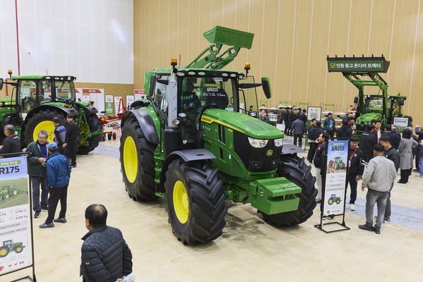  존디어 6R 시리즈 등 존디어 전 라인업 전시